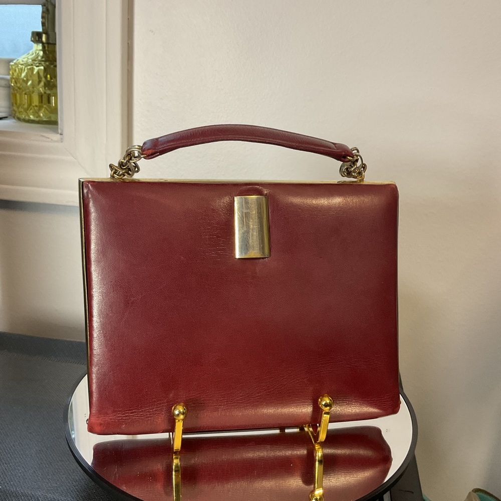 Vintage 1950’s Leather Geometric Handbag ( Must see behind the mirror) 🥰